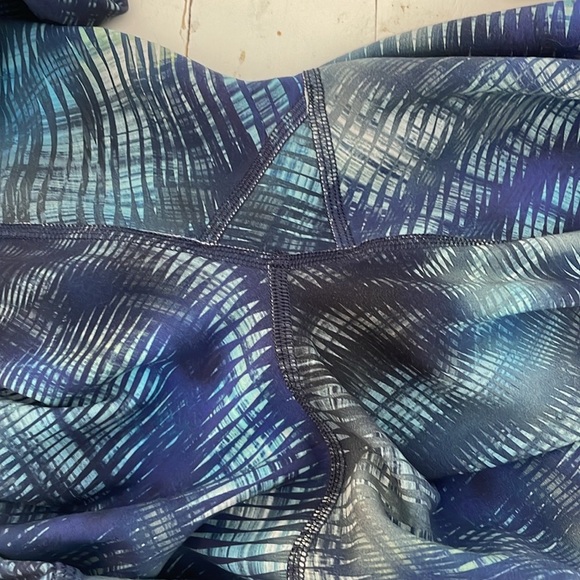 Lululemon Invigorate Legging 25” - Picture 5 of 11